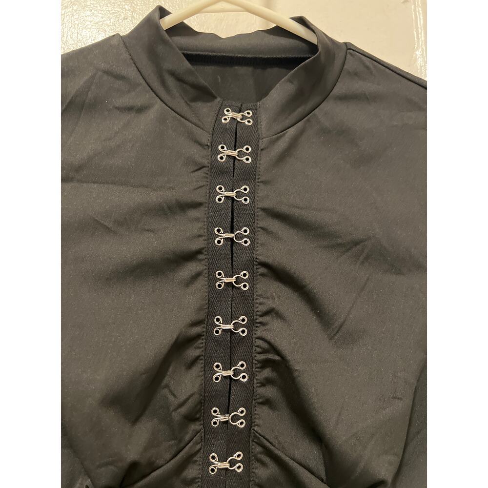 Women's Black Long Sleeve Mock Neck Hook and Eye Closure Crop Top NWOT Size M - Picture 6 of 10